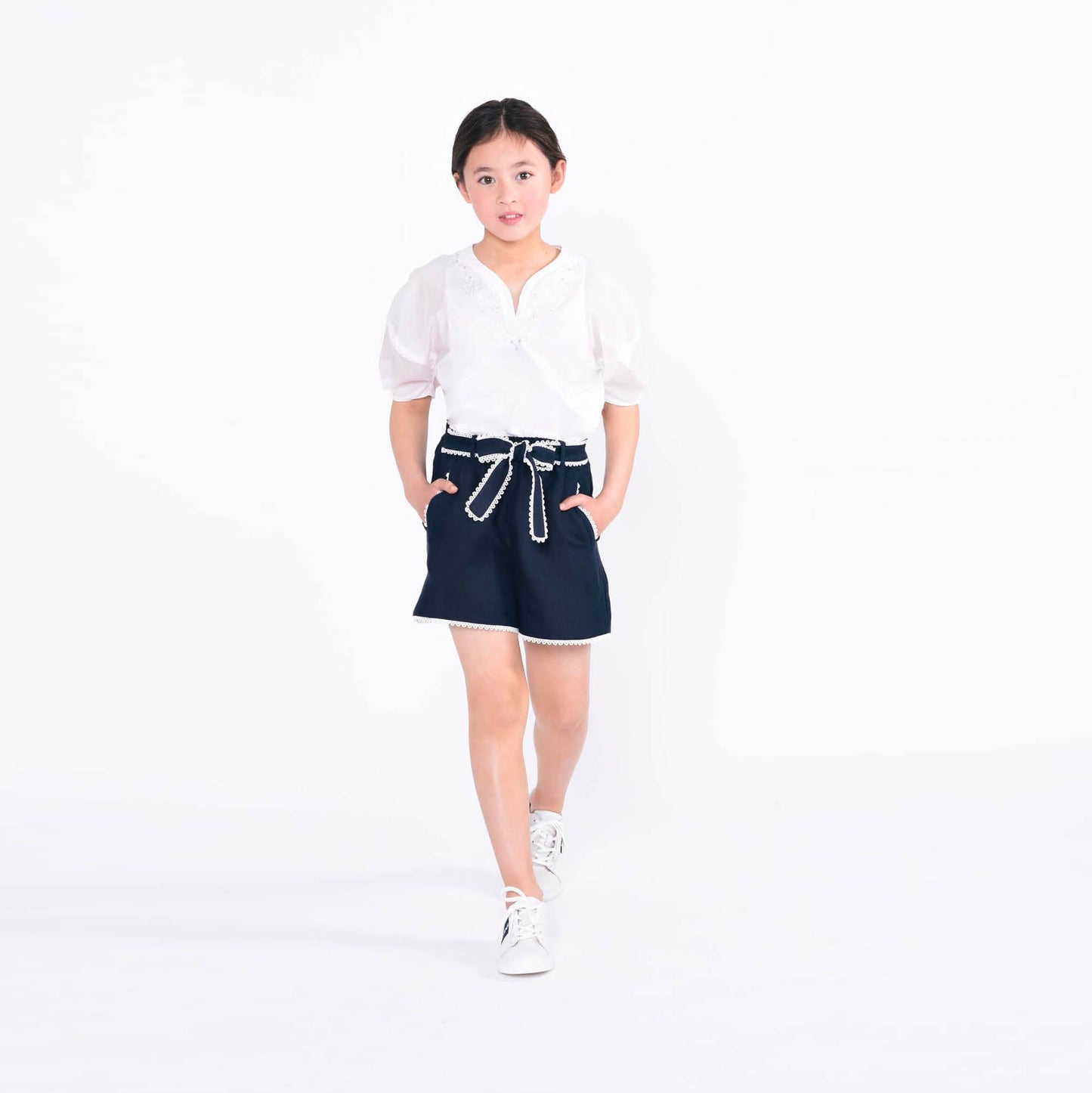 女童蓝色短裤
