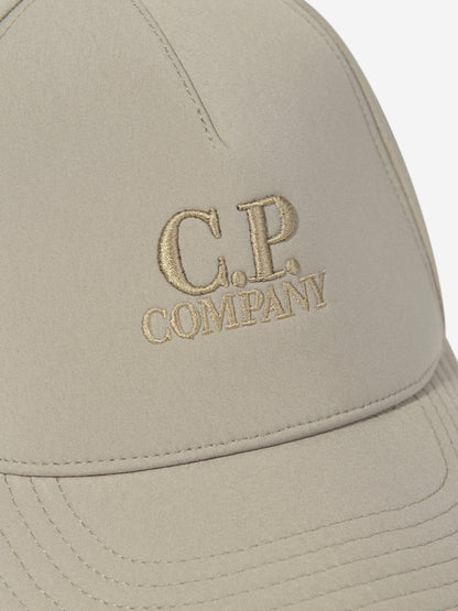 CP Company 男童棕色徽标帽