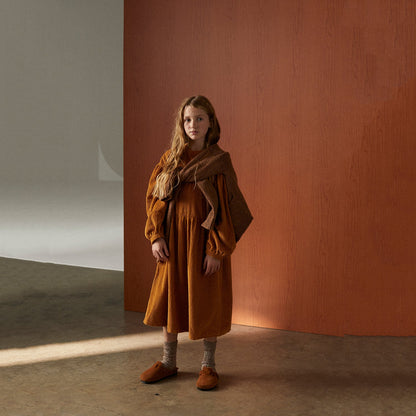 女童棕色灯芯绒连衣裙