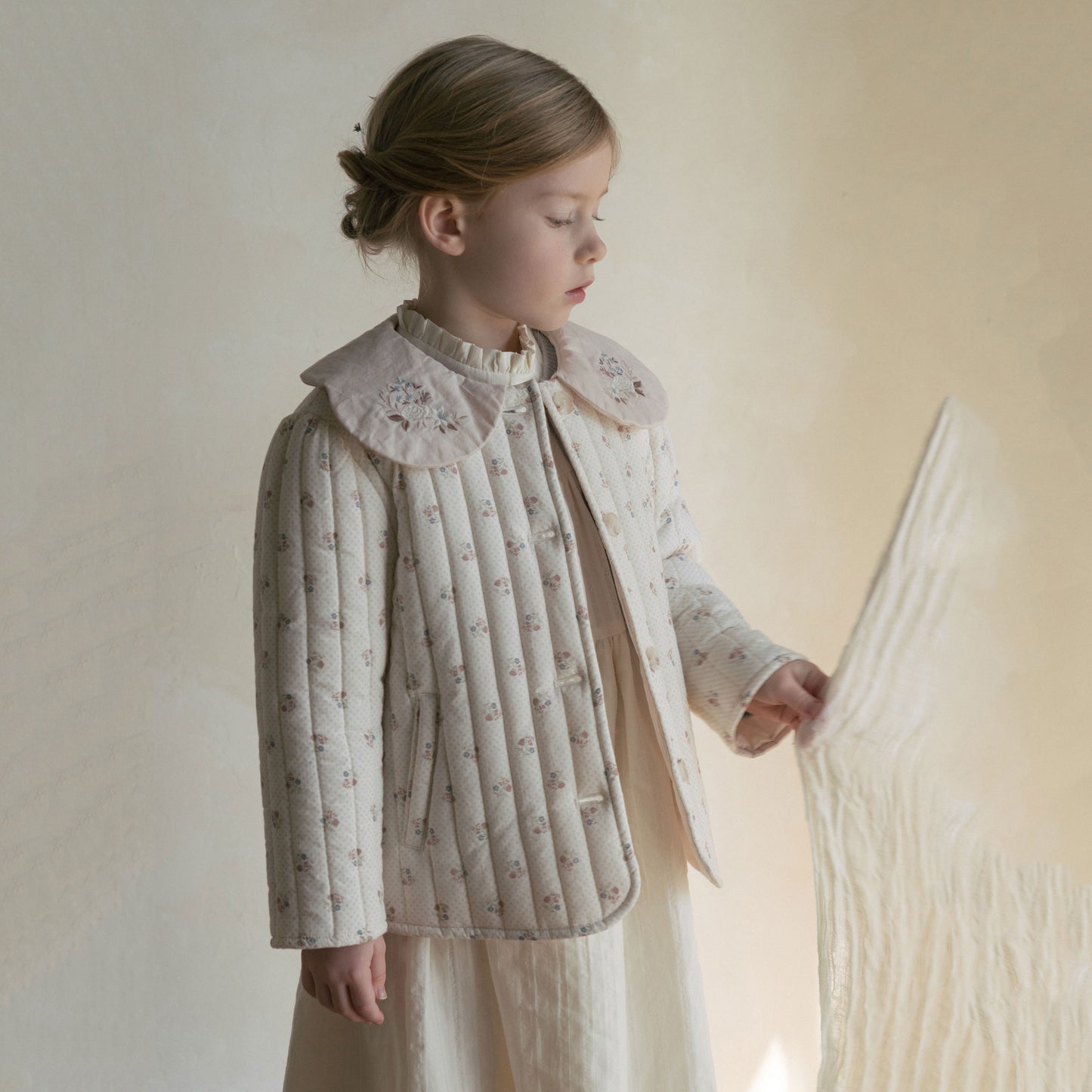 女童白色棉连衣裙