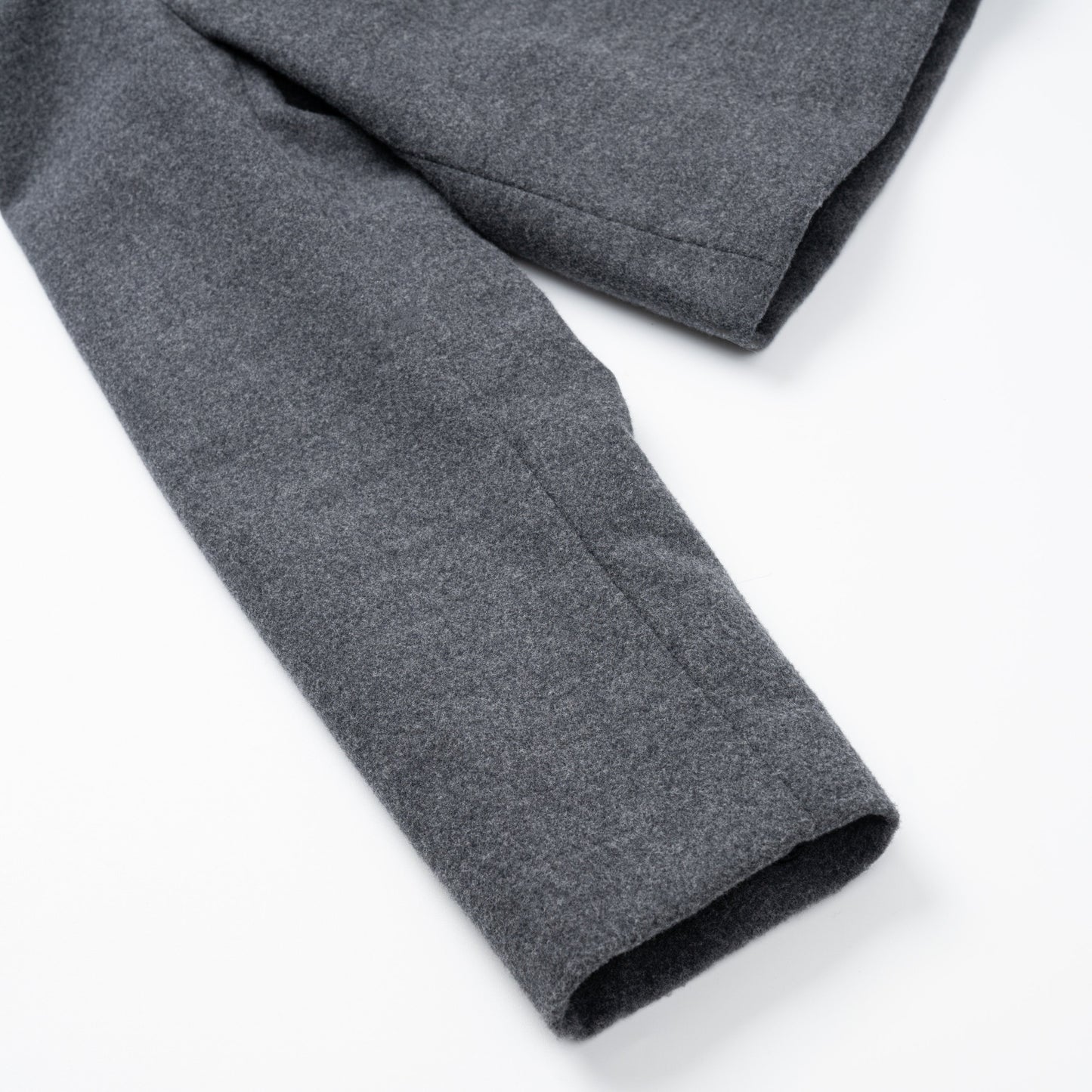 女童灰色毛呢上衣