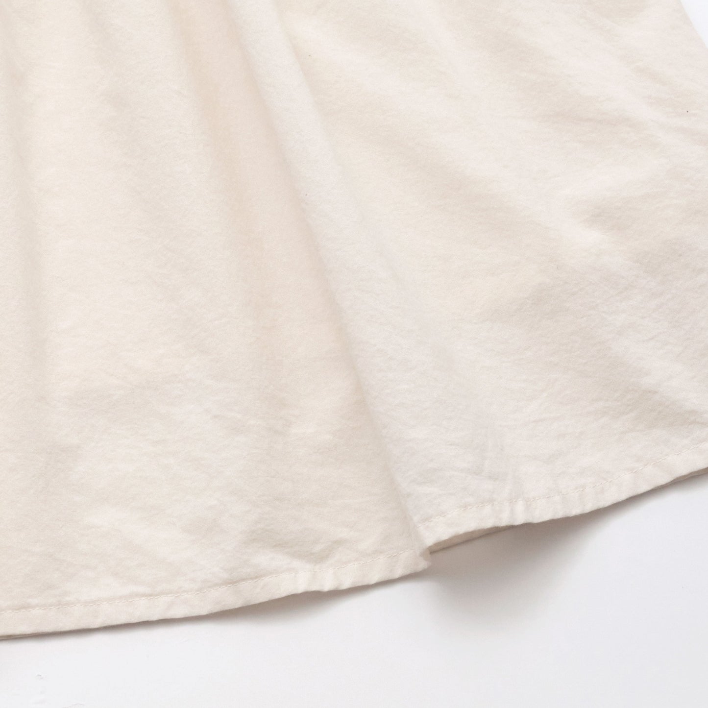 女童米白色蕾丝连衣裙