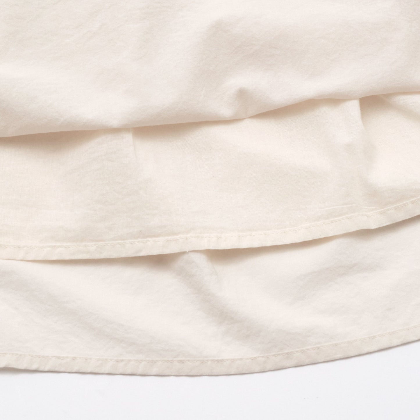 女童米白色蕾丝连衣裙