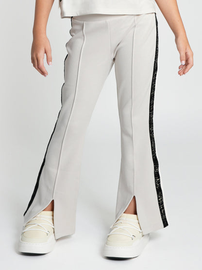 EA7 Emporio Armani 女童徽标慢跑裤（米色）