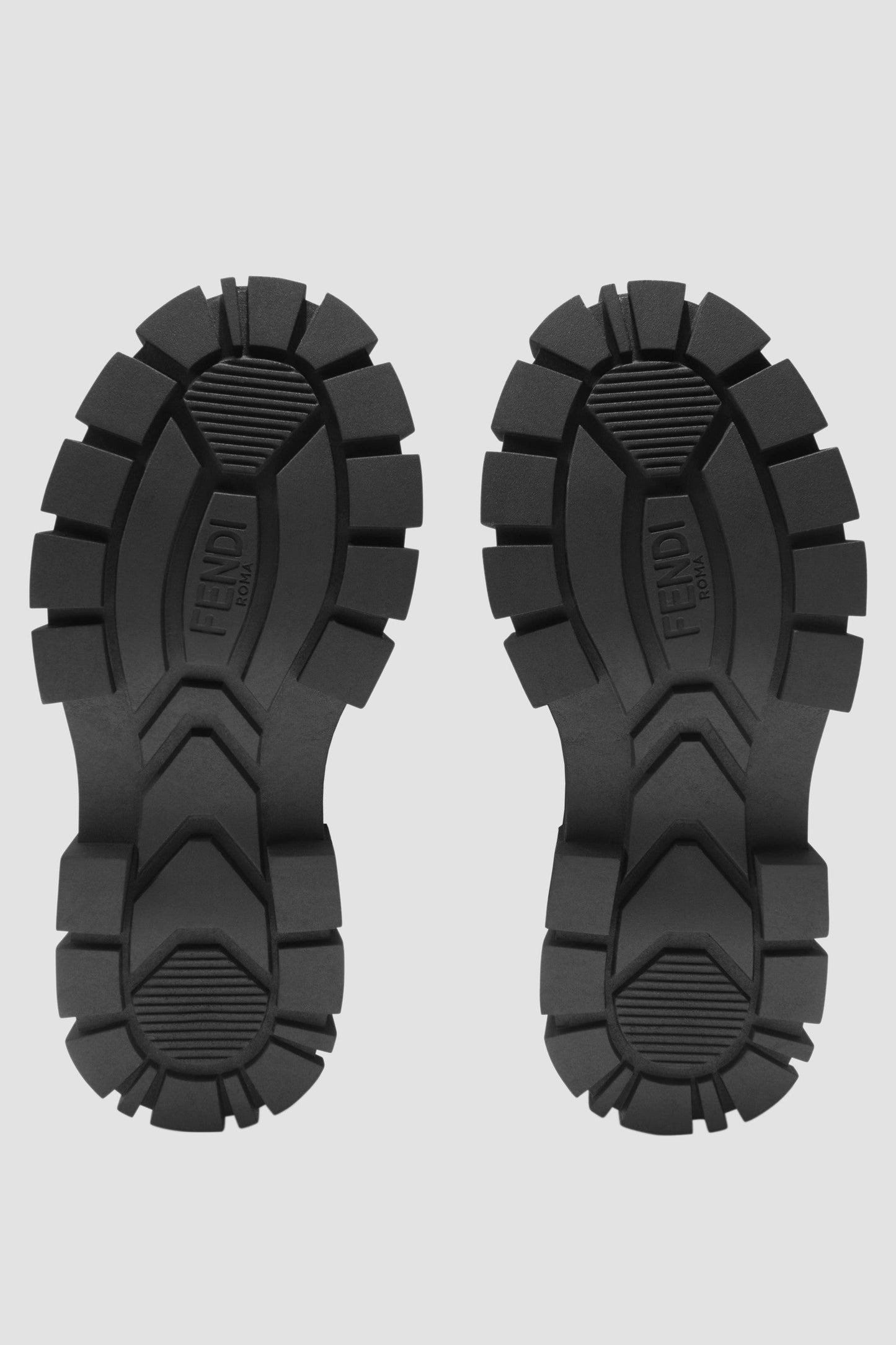 女孩皮革厚重徽标机车靴