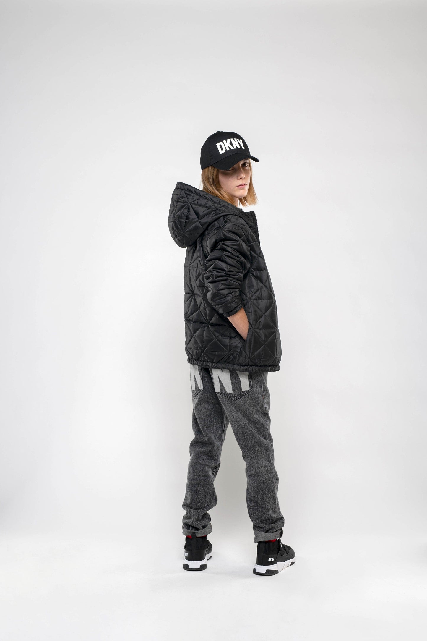 DKNY Kids 黑色徽标帽