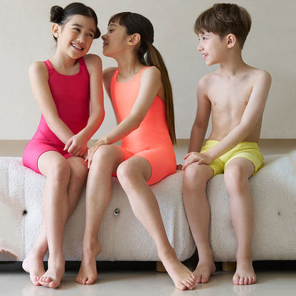 女童亮粉色五分专业泳衣