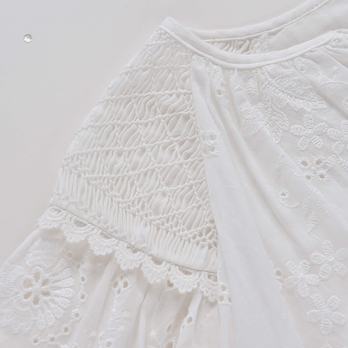 女童白色刺绣棉连衣裙
