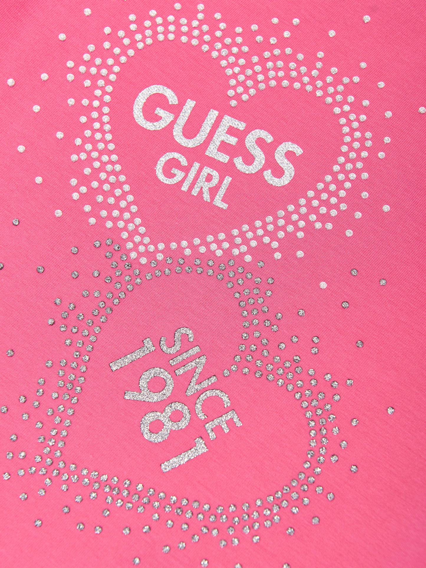 Guess Girls 心形徽标 T 恤（粉色）