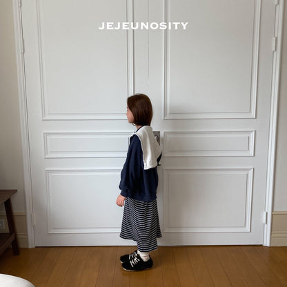 儿童藏青色连帽拉链上衣