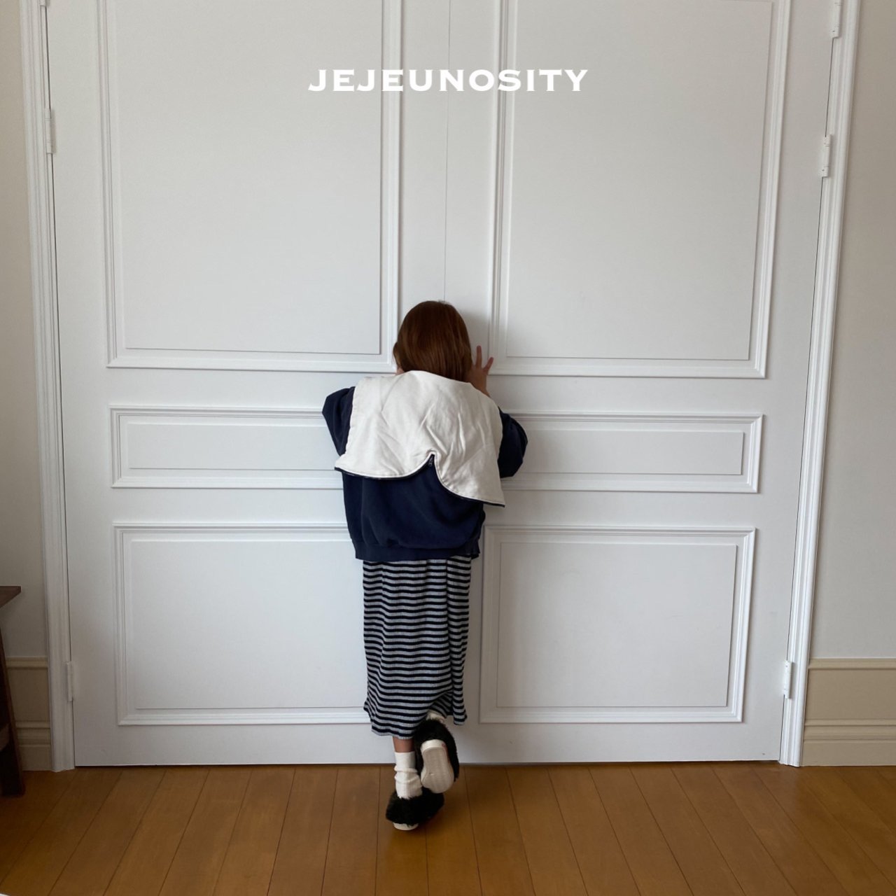 儿童藏青色连帽拉链上衣