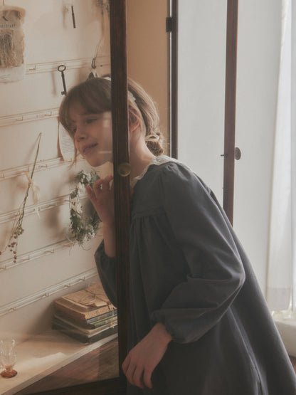 女童灰色棉连衣裙