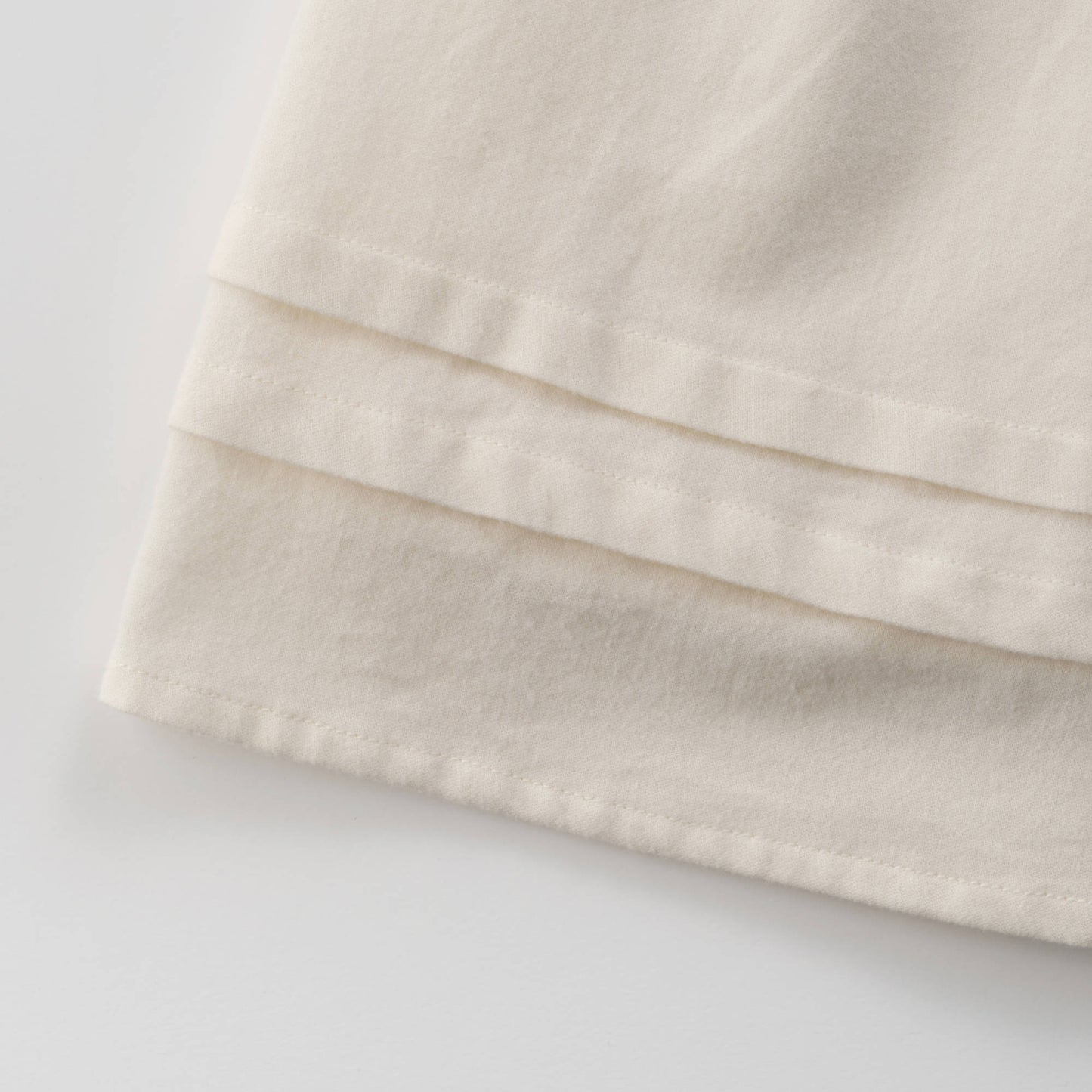 女童白色棉连衣裙