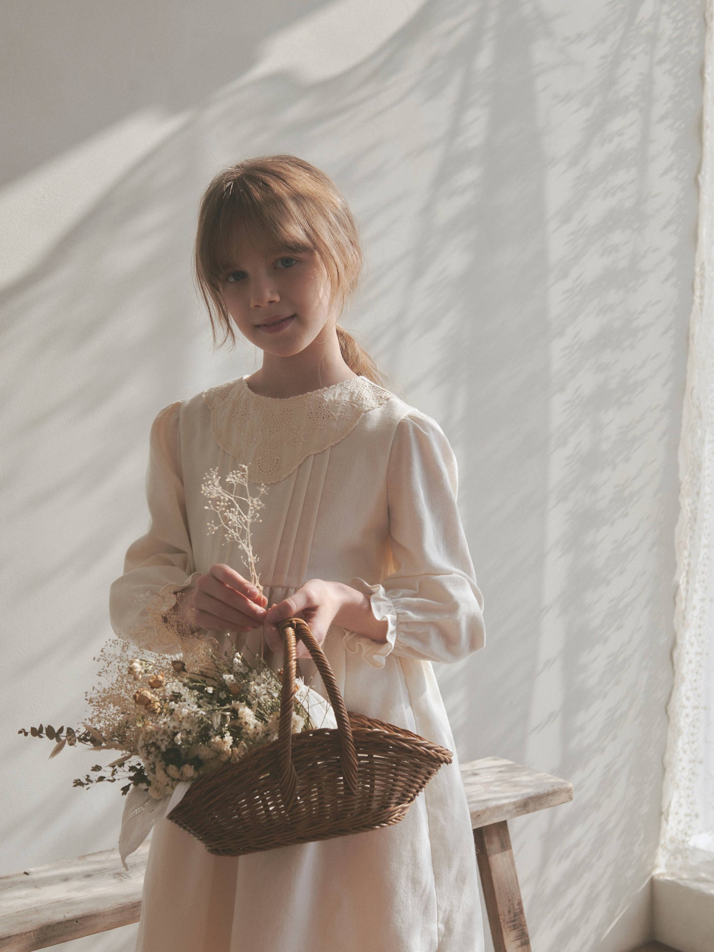 女童白色棉连衣裙