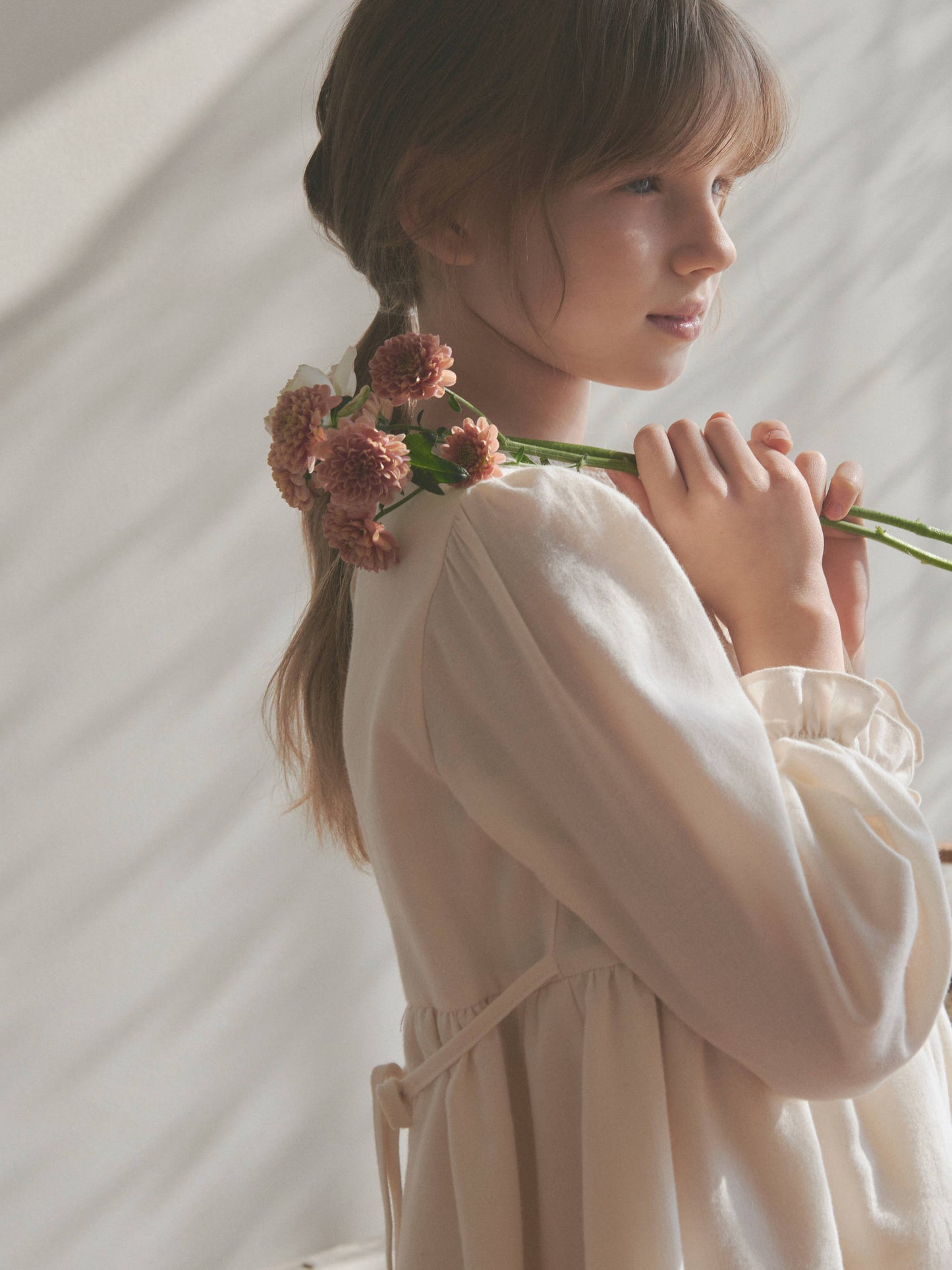 女童白色棉连衣裙