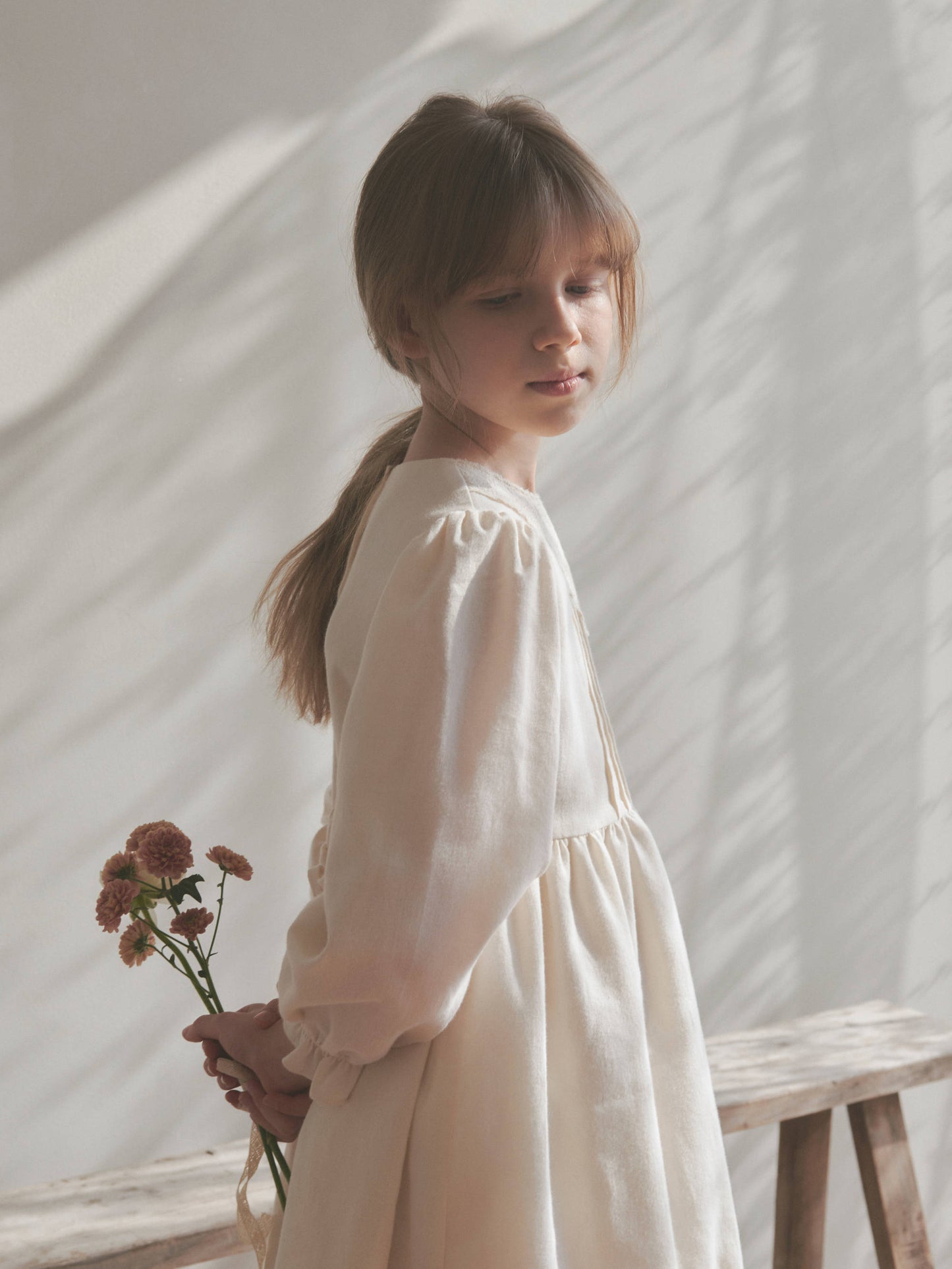 女童白色棉连衣裙