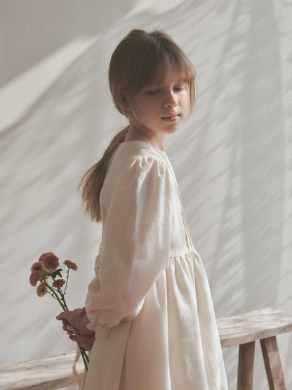 女童白色棉连衣裙