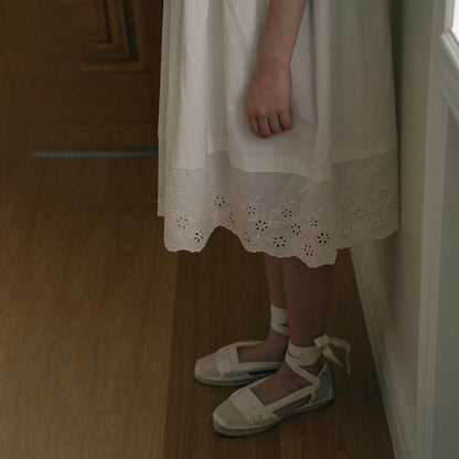 女童白色刺绣棉连衣裙