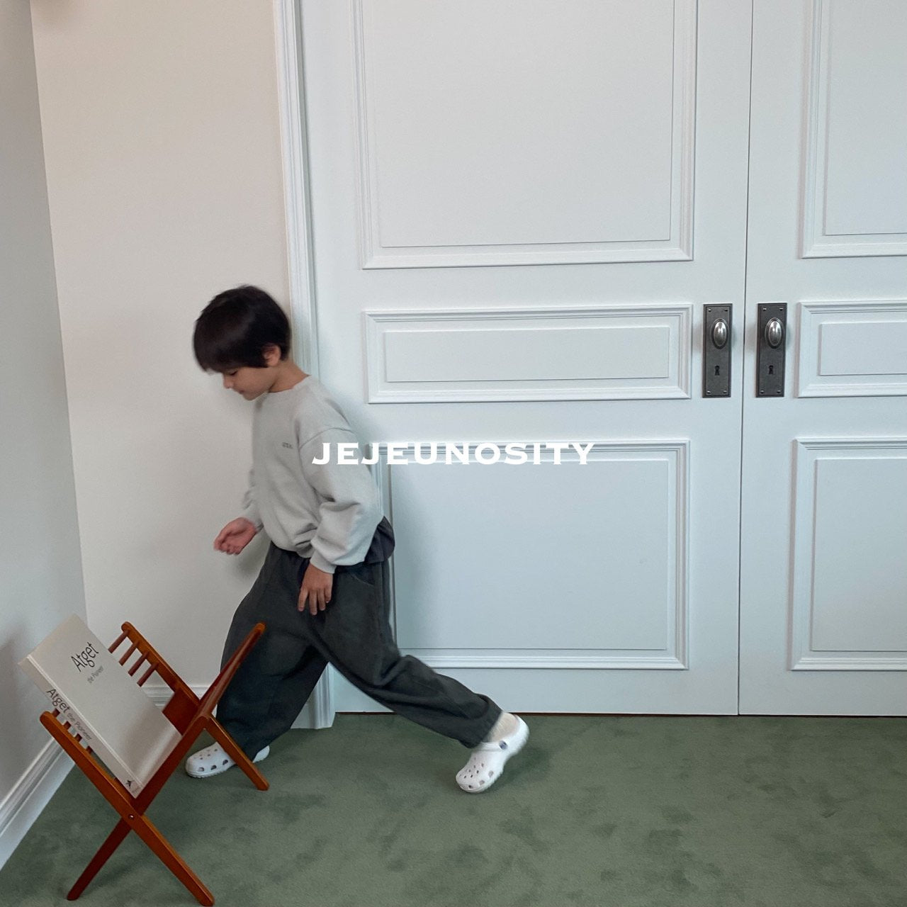儿童木炭色棉长裤