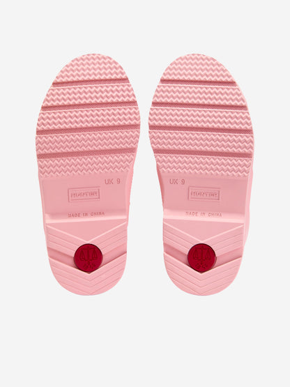 女孩穿粉色靴子