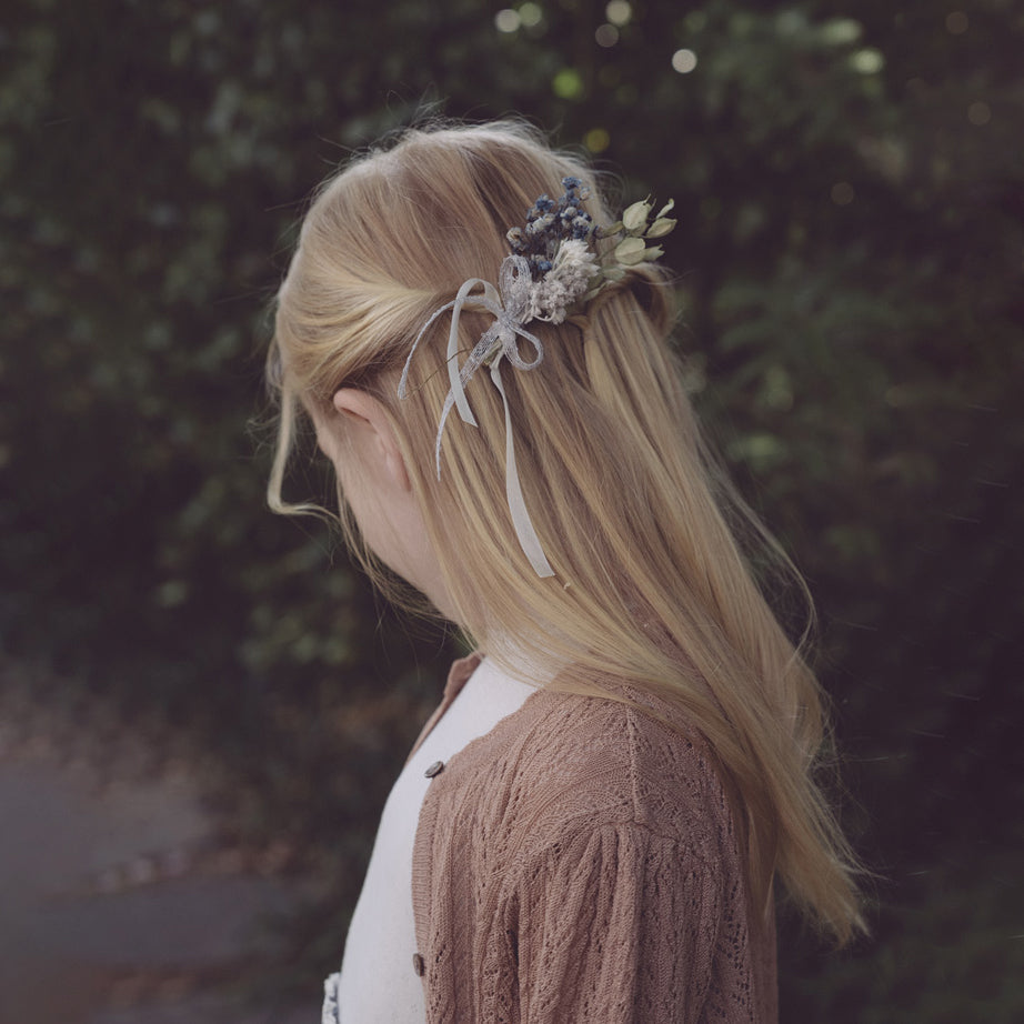 女童蓝色花朵发夹