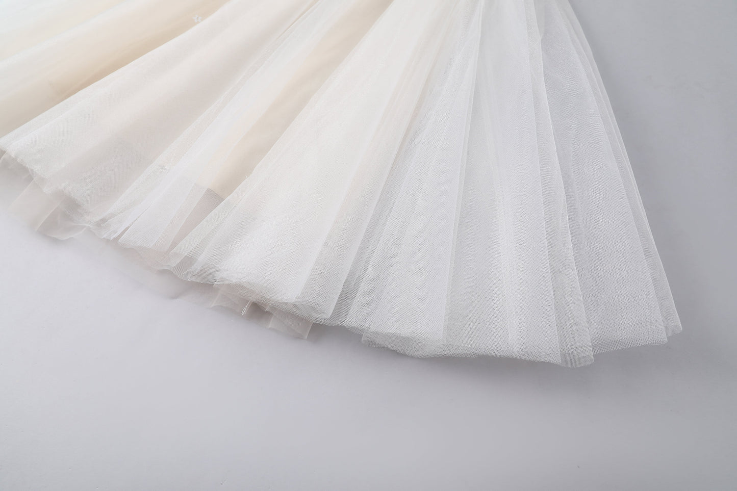 女童编织领香槟色纱裙