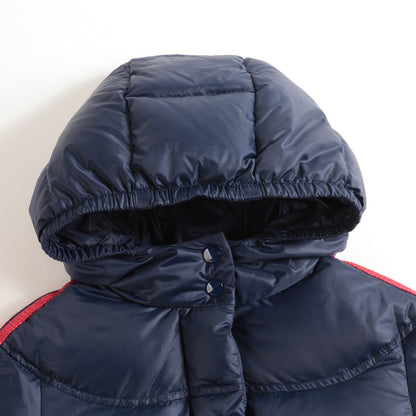 女婴蓝色羽绒外套