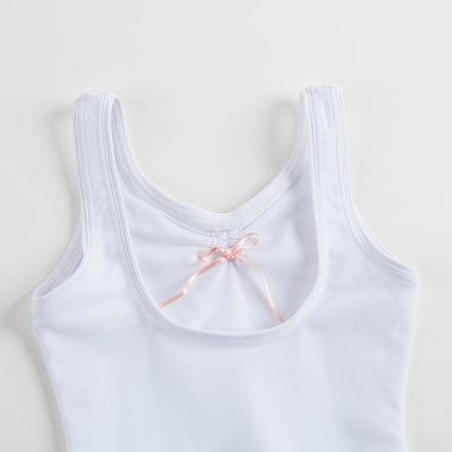 女童白色舞蹈服