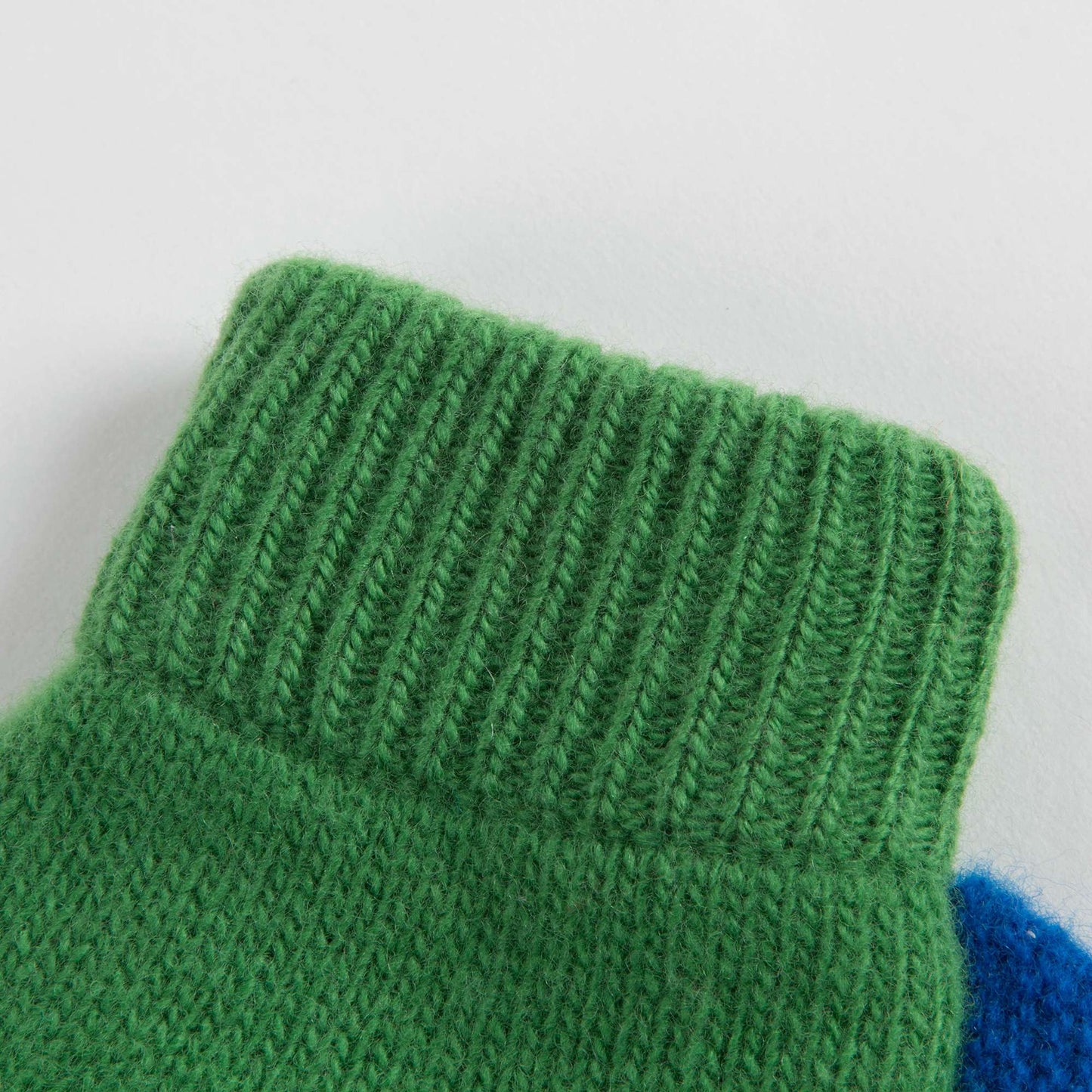 女童绿色羊毛手套