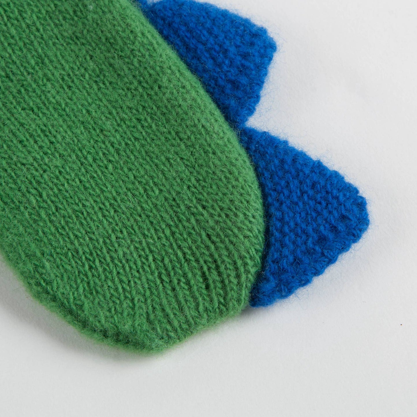 女童绿色羊毛手套