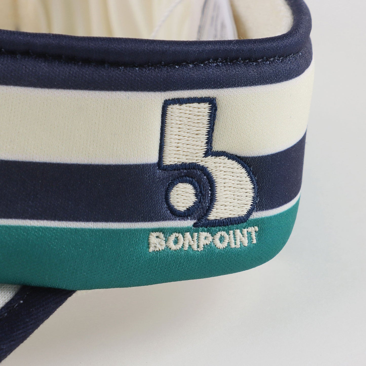 男童白色太阳帽