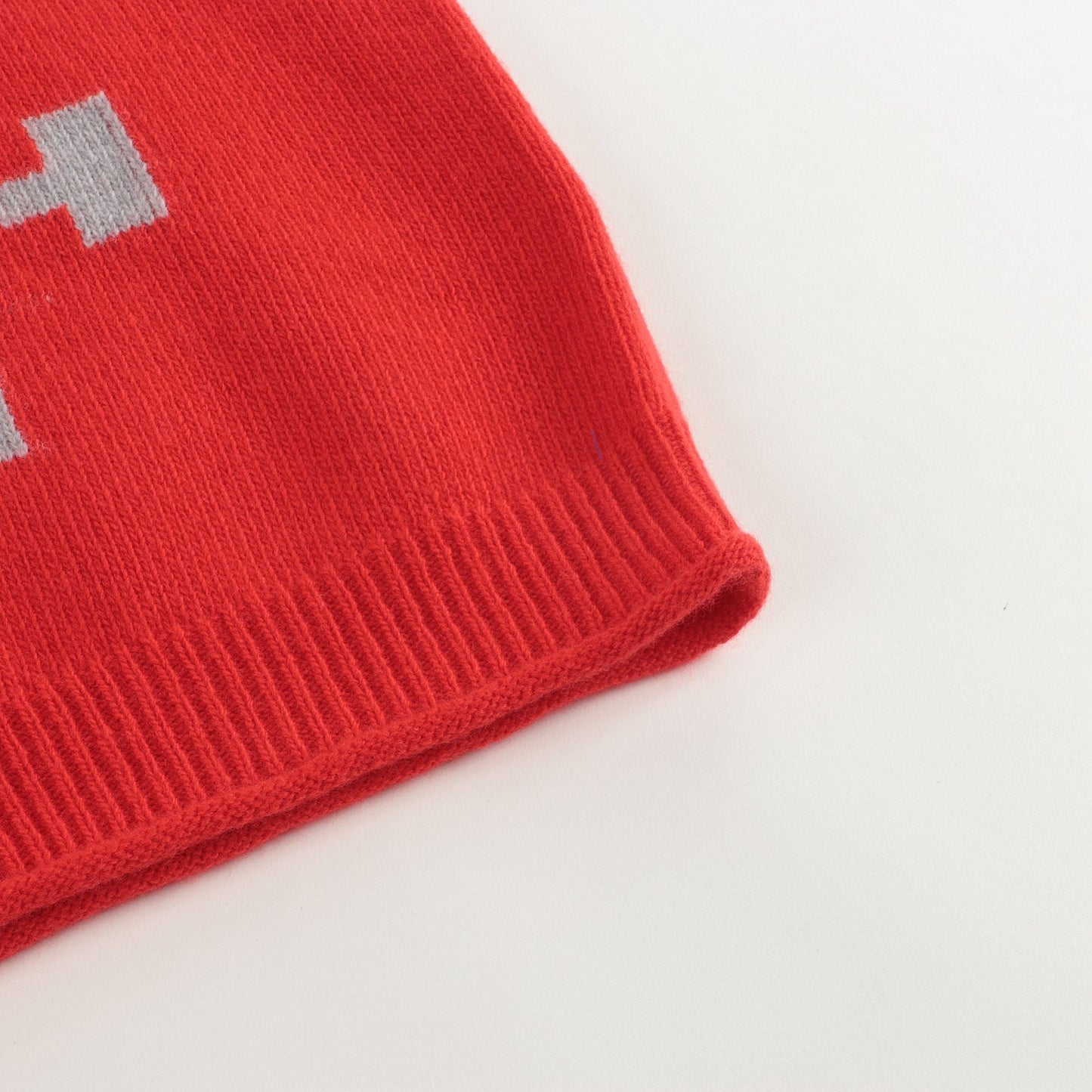 男童红色图案羊毛毛衣