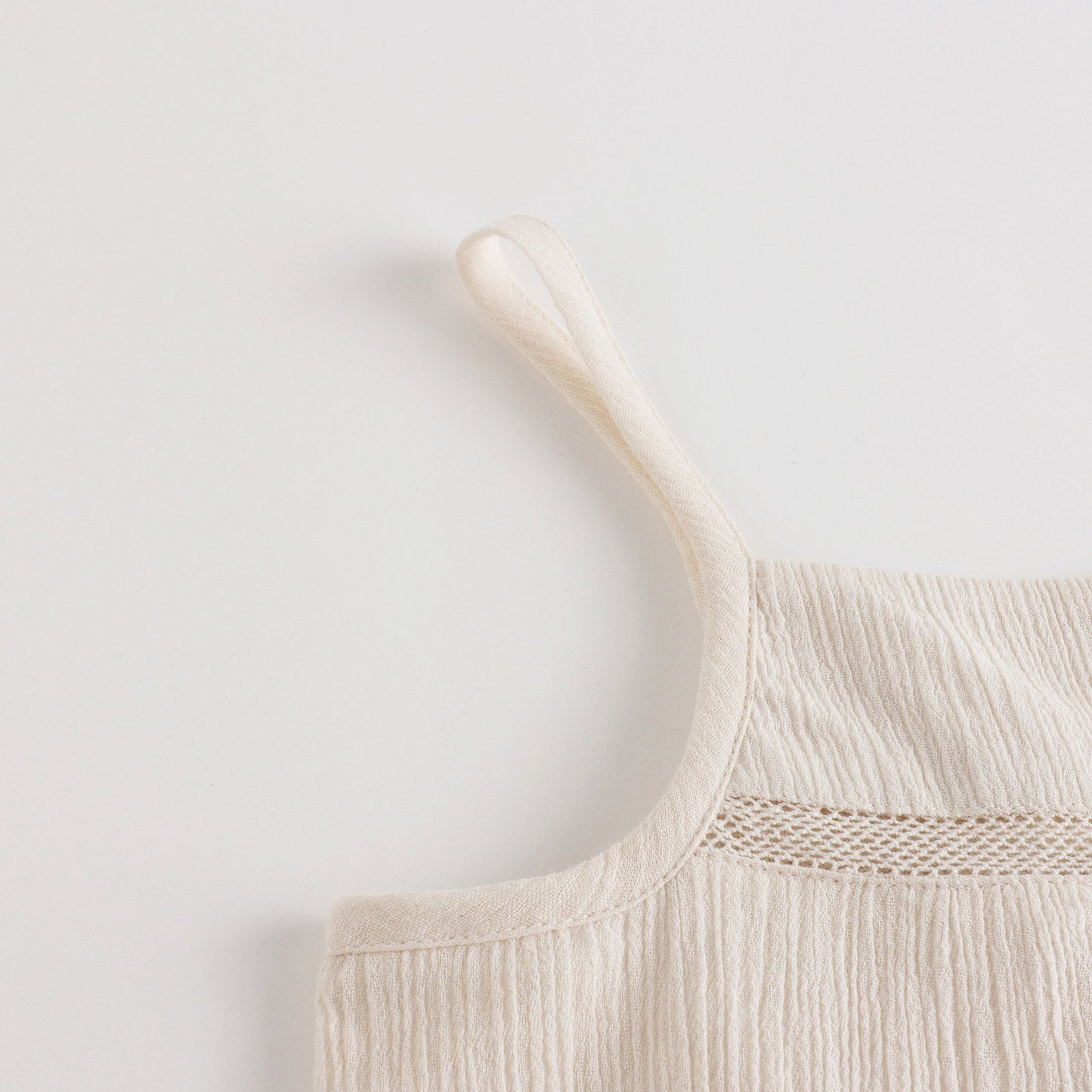 女童白色棉吊带上衣