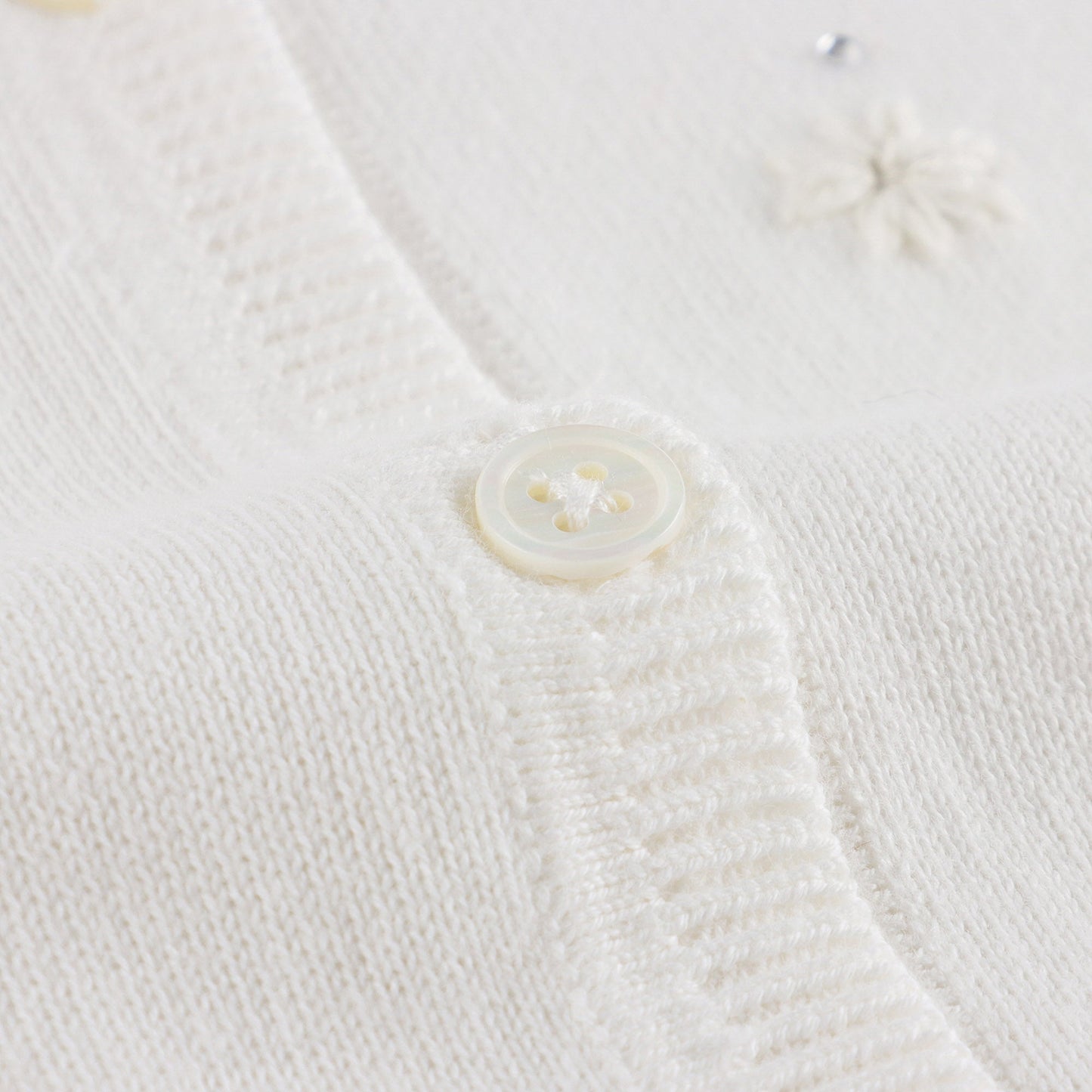 女童白色刺绣棉开衫