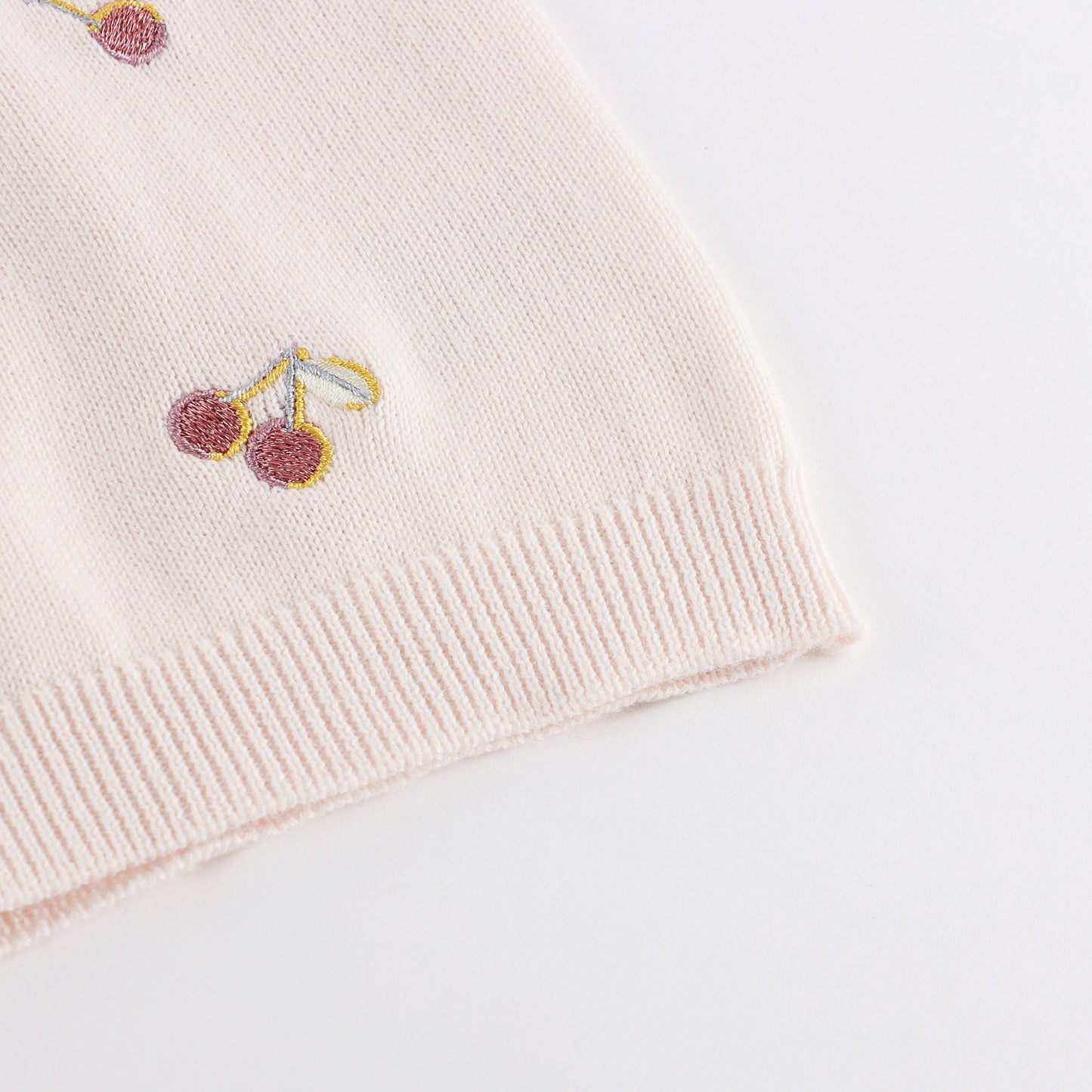 女婴浅粉色樱桃刺绣棉开衫