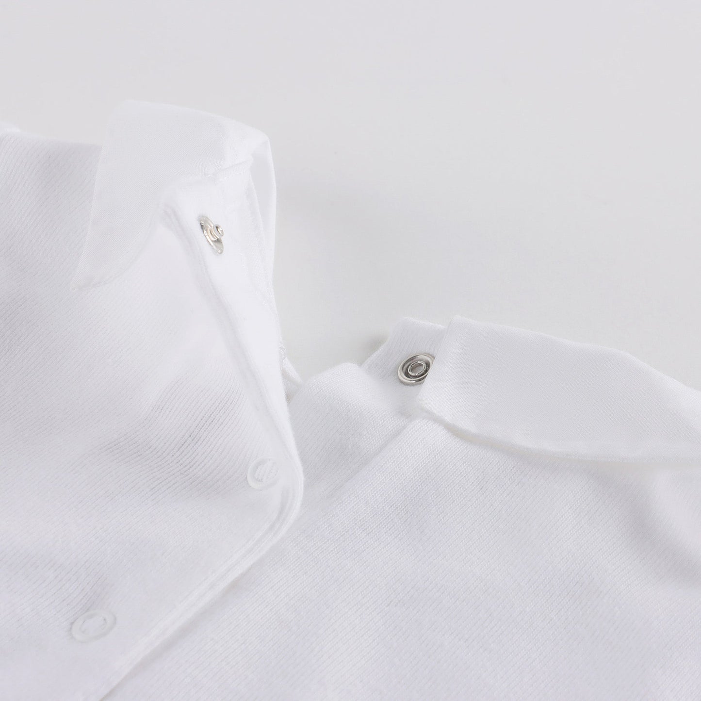 婴儿白色棉连体衣