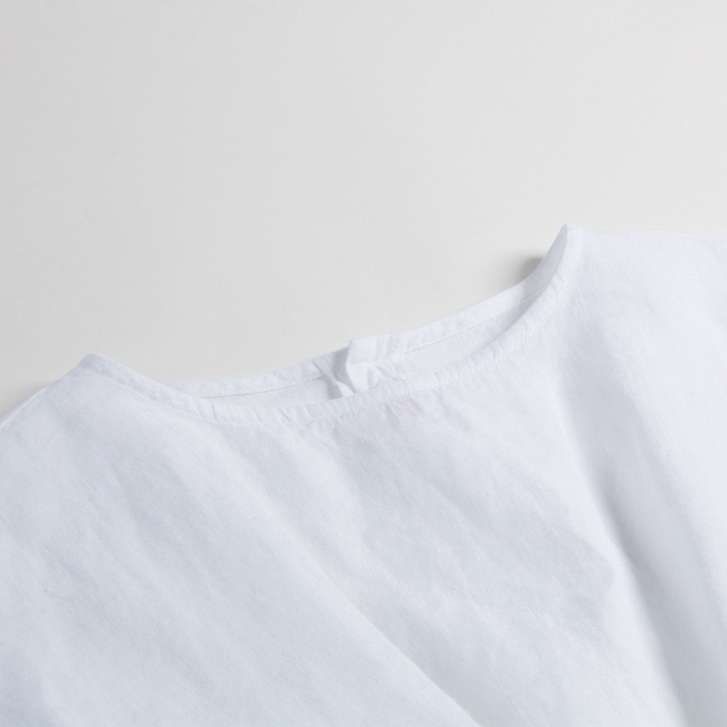 女童白色亚麻连衣裙