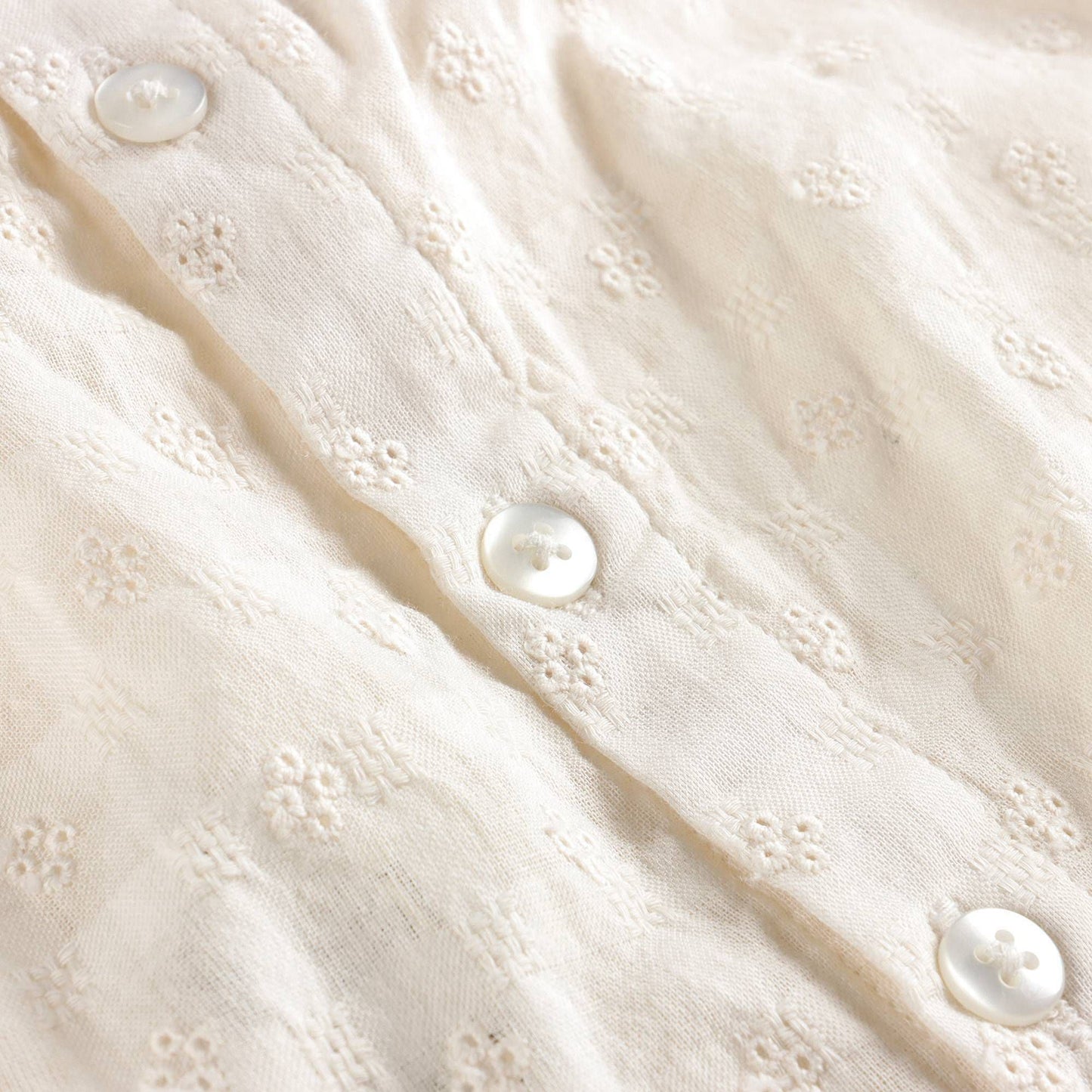 女婴白色棉连衣裙