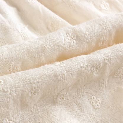 女婴白色棉连衣裙