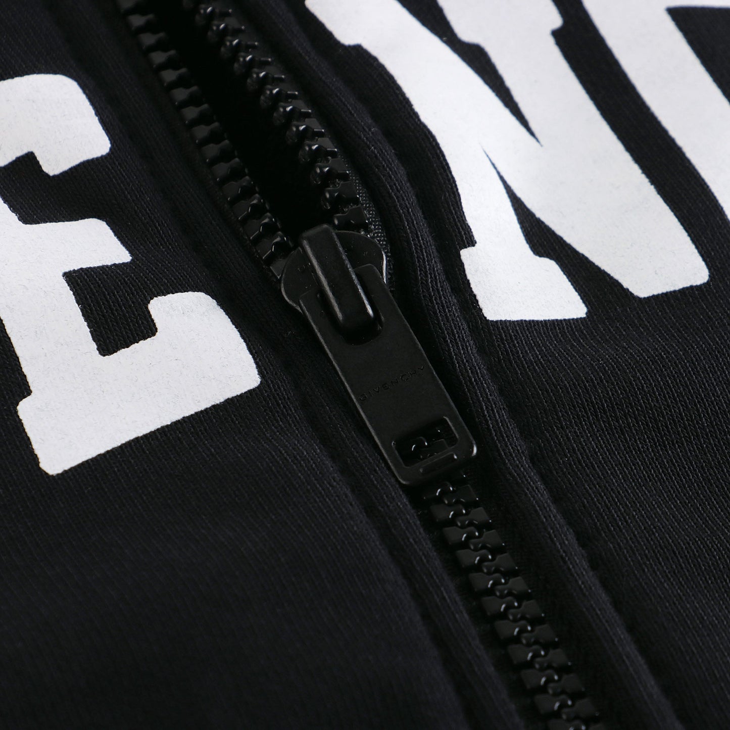 男童黑色连帽拉链上衣