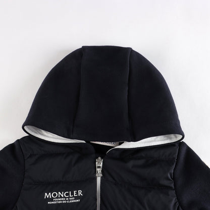 男婴黑色连帽夹克