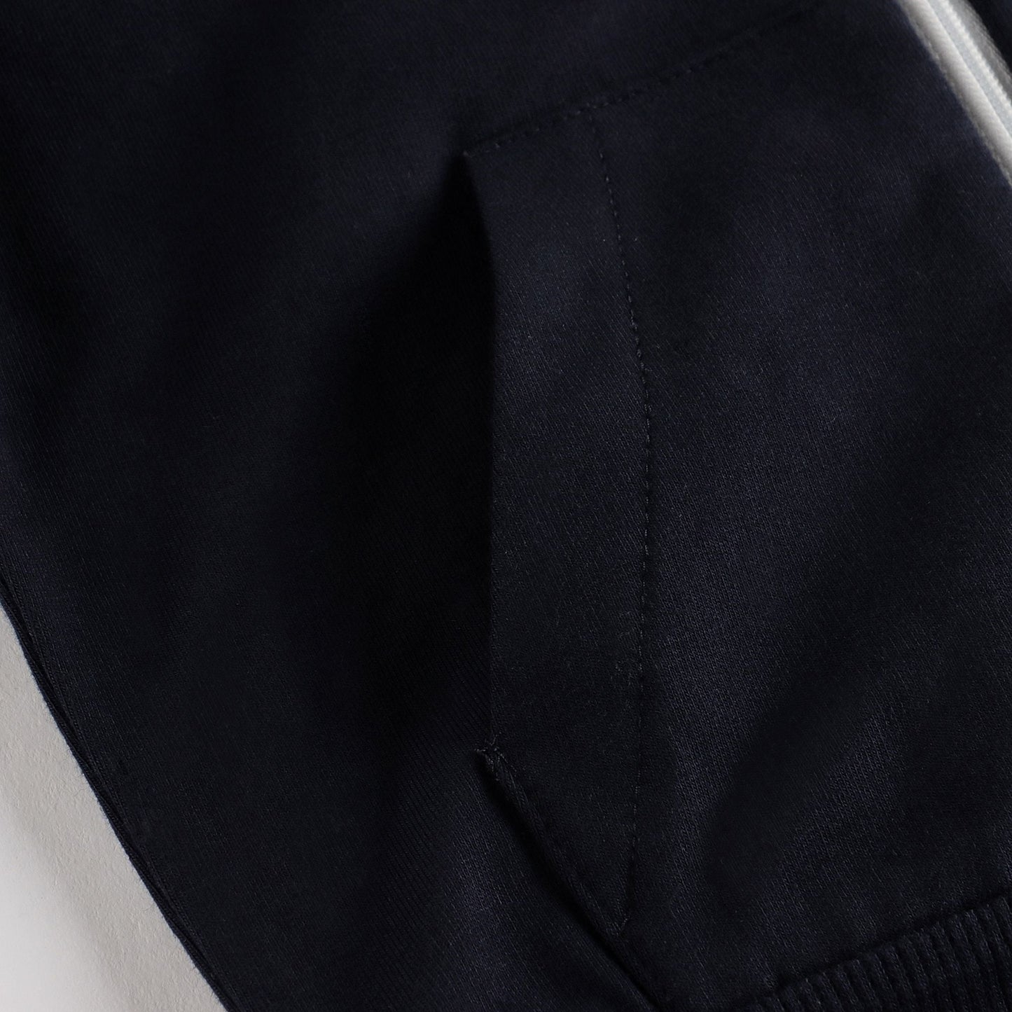 婴儿黑色跑步裤套装