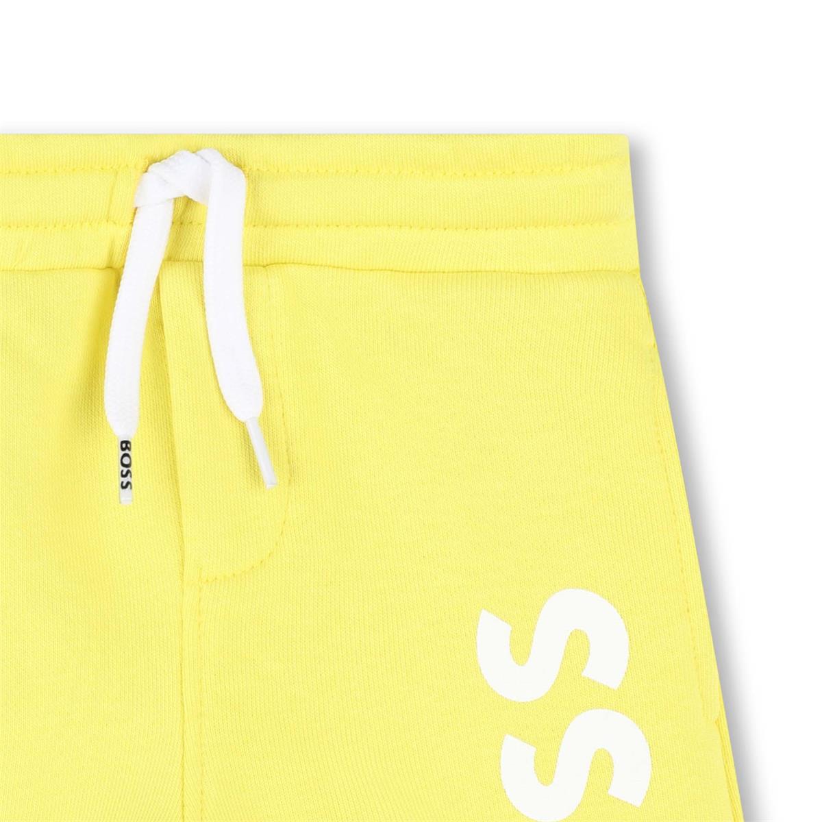 男婴黄色短裤