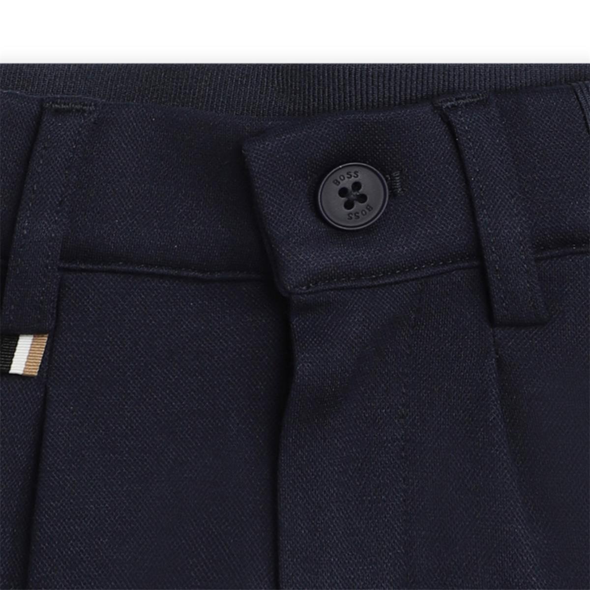 男婴藏青色短裤