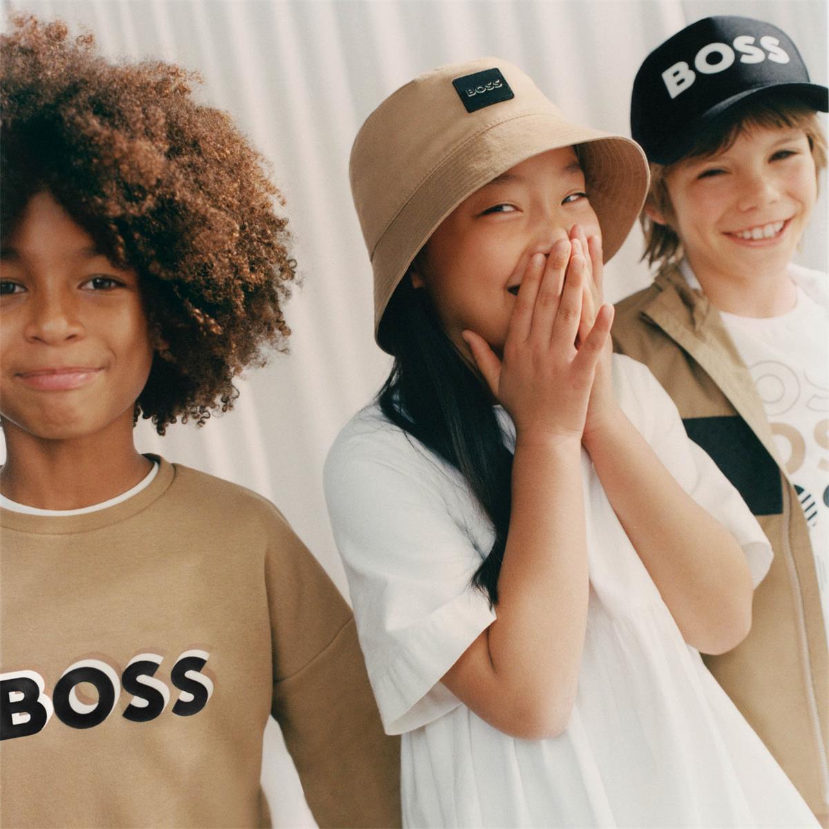 女童白色连衣裙