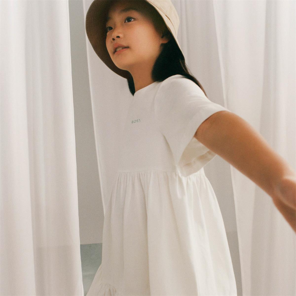 女童白色连衣裙