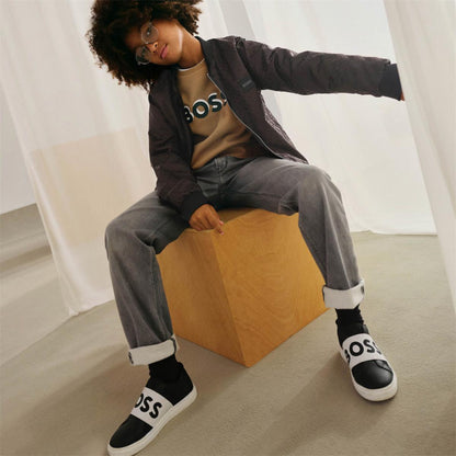 男童灰色牛仔裤