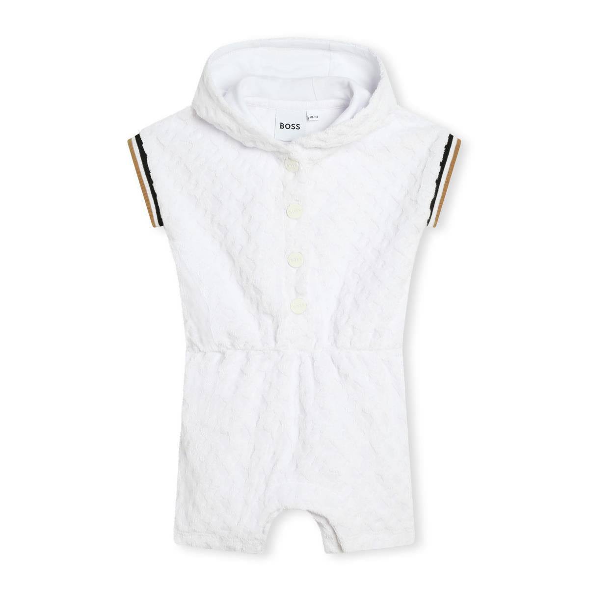 女婴白色连体衣