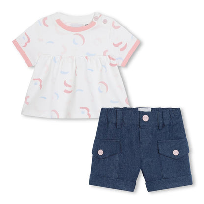 女婴白色棉套装