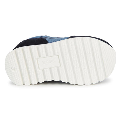 男婴蓝色运动鞋